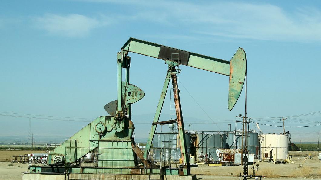 1280px-Pump_Jack.jpg