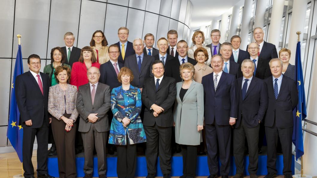 Huidig Commissievoorzitter Barroso werd in achterkamertjes genomineerd. Huidig Commissievoorzitter Barroso werd in achterkamertjes genomineerd.