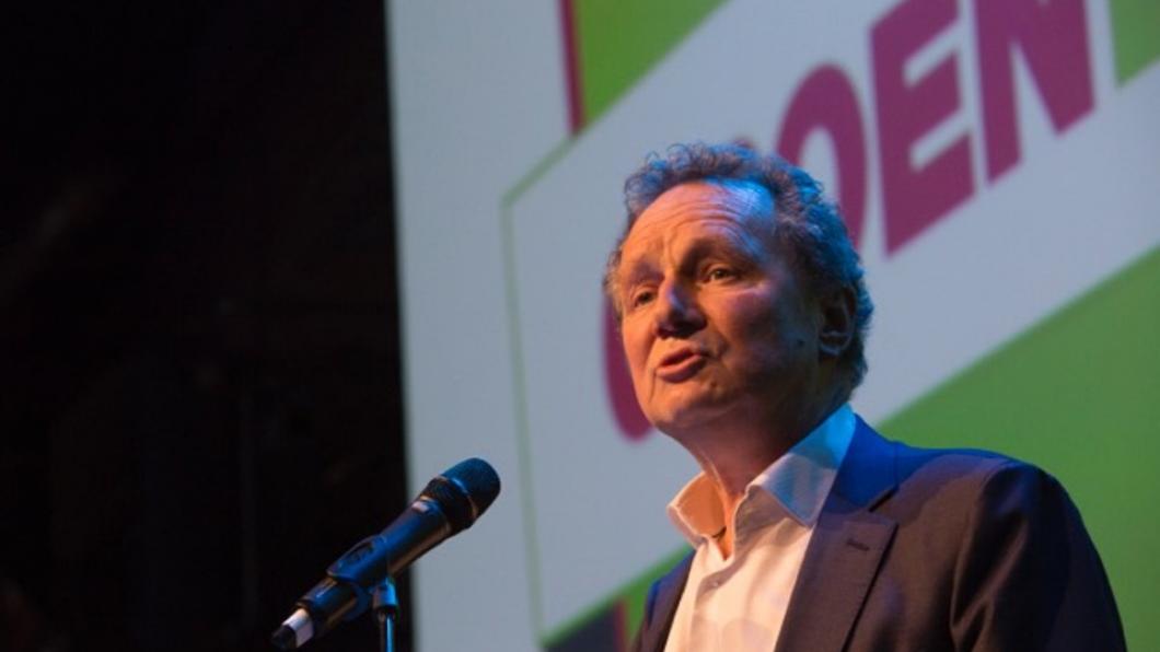 Van Ojik spreekt het GroenLinks-congres toe Van Ojik spreekt het GroenLinks-congres toe