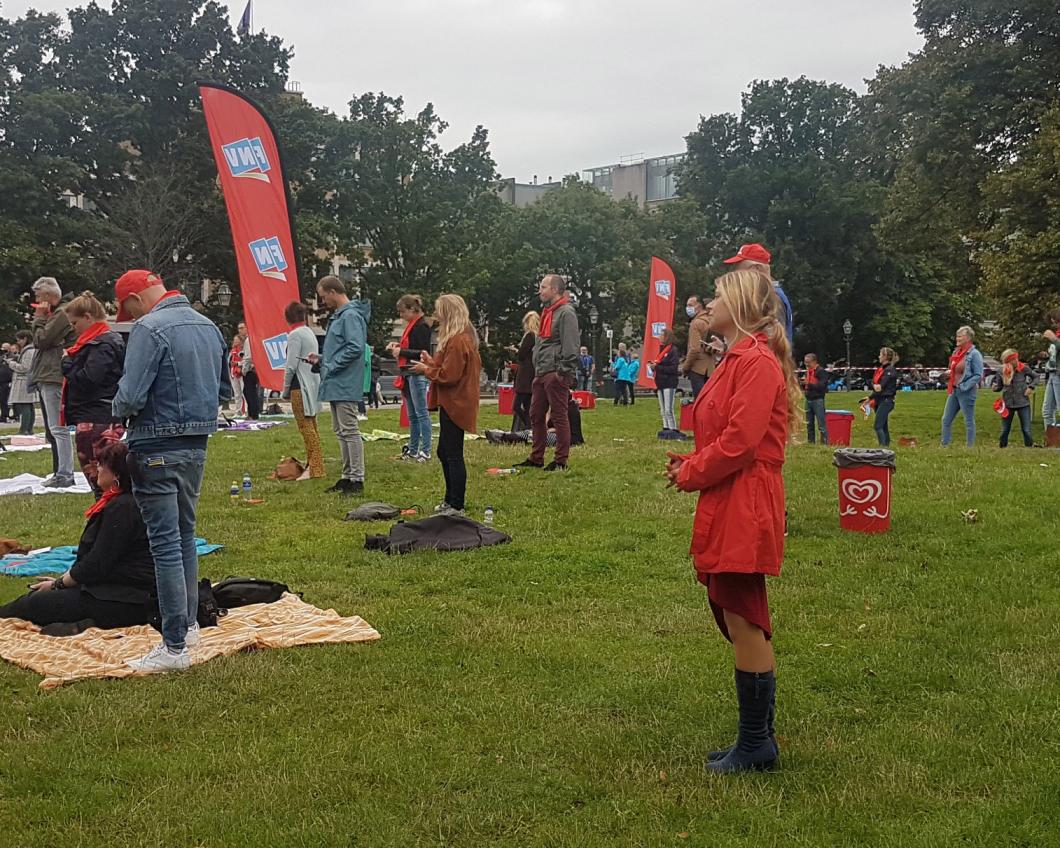 Lisa Westerveld op een demonstratie over de jeugdzorg