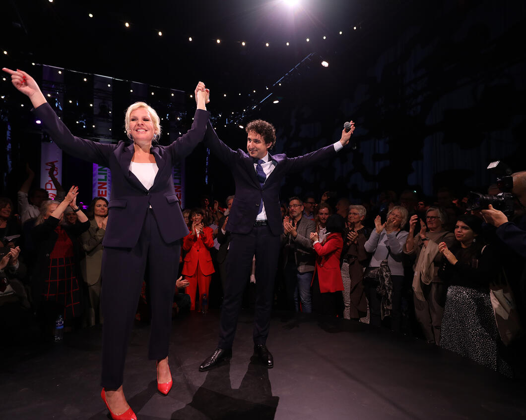 Jesse Klaver en Attje Kuiken op een podium