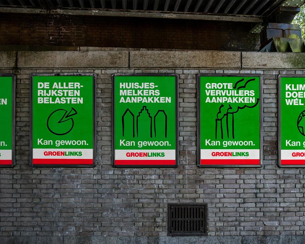 Posters van GroenLinks op een muur